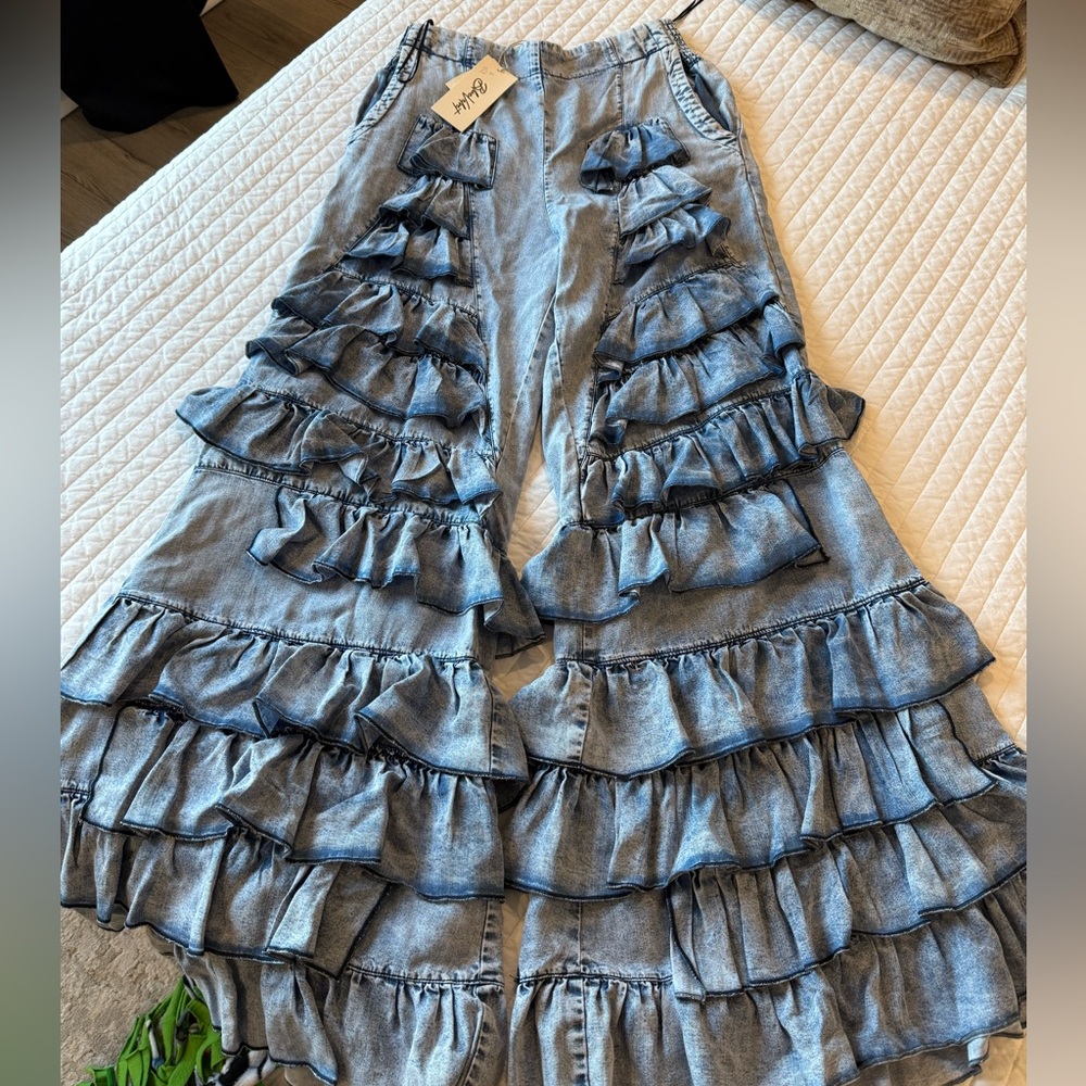 Denim ruffle jeans